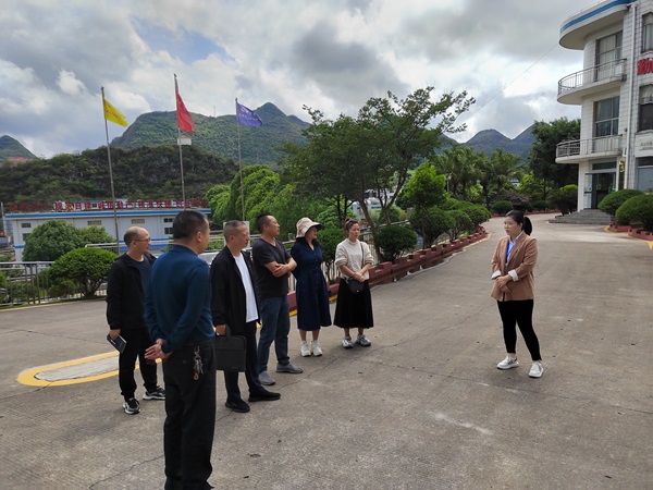 卞先榮  市人大法工委主任、劉啟菊  市人大財經(jīng)委主任等調(diào)研.jpg