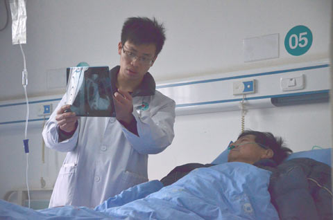 “治愈系”的候醫(yī)生：常常去幫助 總是去安慰